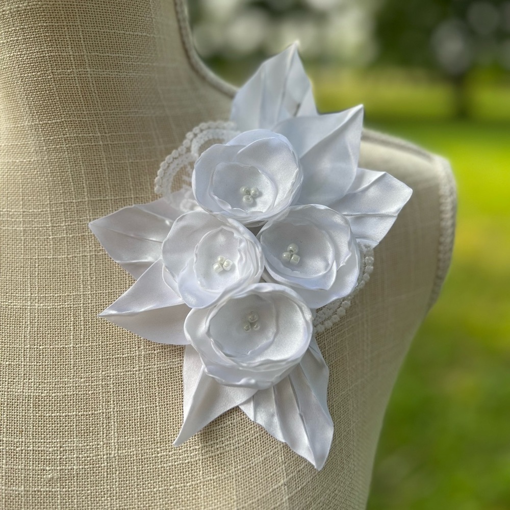 SOLD• Flower Pin